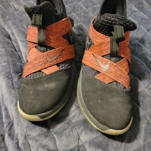 Nike Boys Lebron Soldier 12 AA1352-660 Red Black B